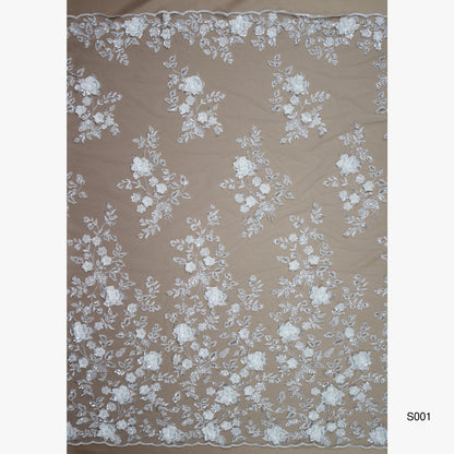 Tulle Ricamato con Degradè di Fiori 3D, Paillettes e Coralli