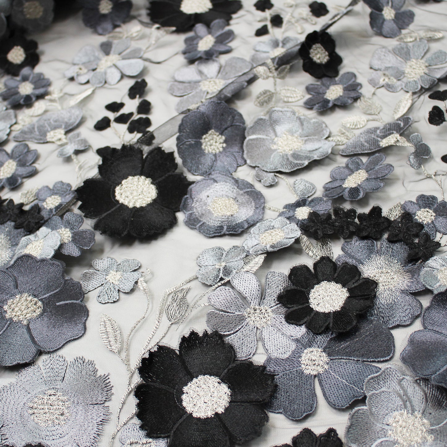 Tulle Ricamato con Fiori 3D Multiforme e Foglie