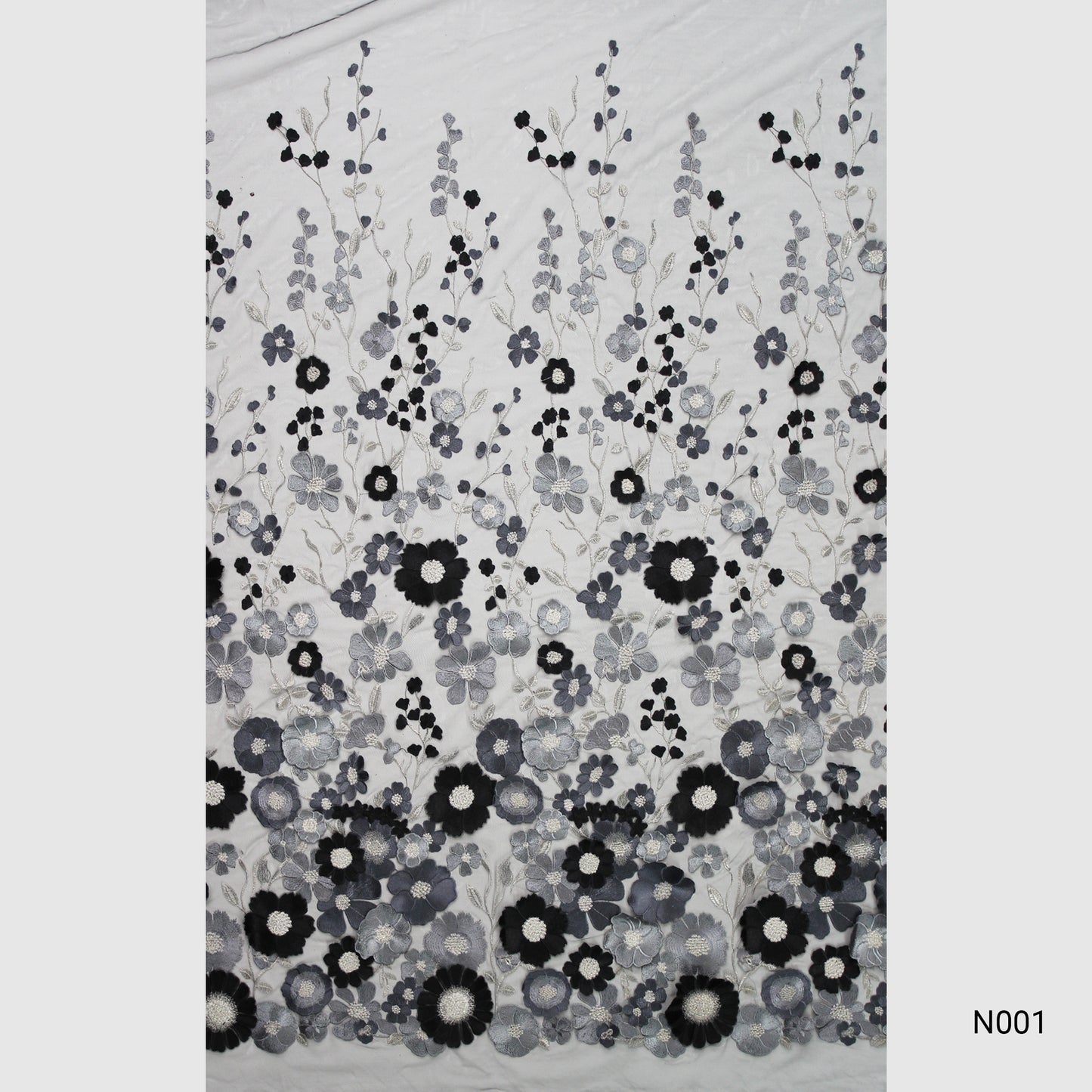 Tulle Ricamato con Fiori 3D Multiforme e Foglie