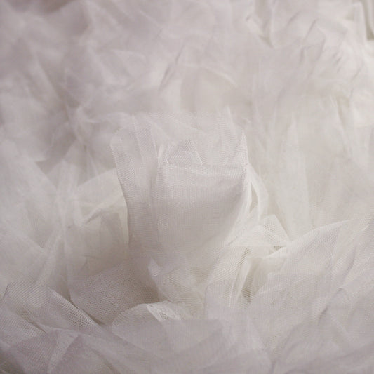Tulle Ricamato con Fiori Grandi 3D e Rouches