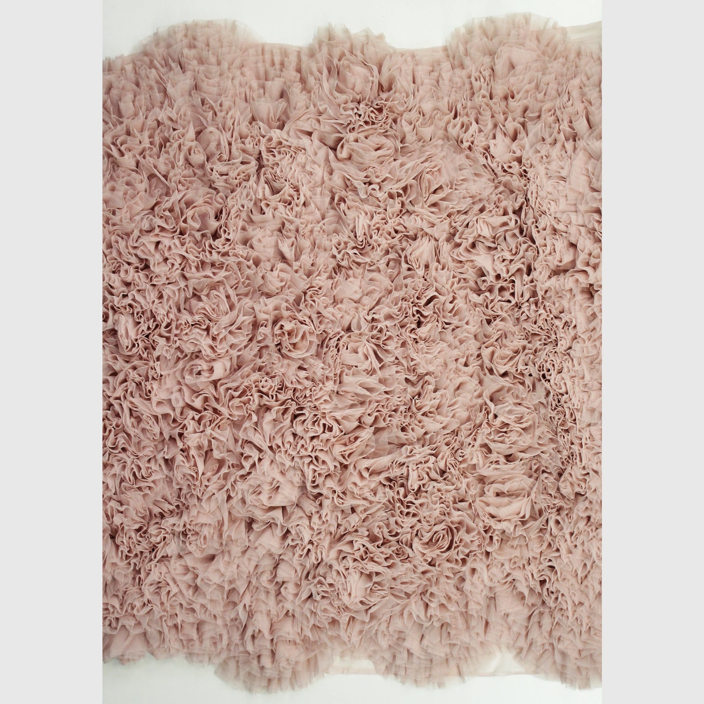 Tulle Ricamato con Fiori Grandi 3D e Rouches