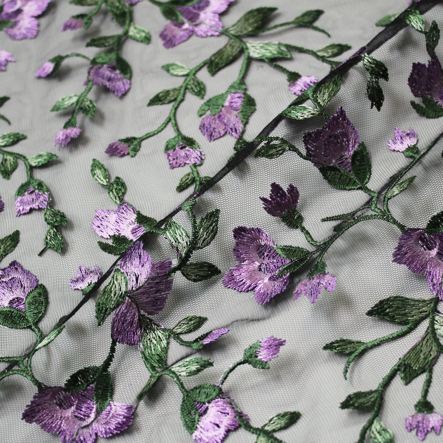 Tulle Ricamato con Fiori in Lurex Lavanda