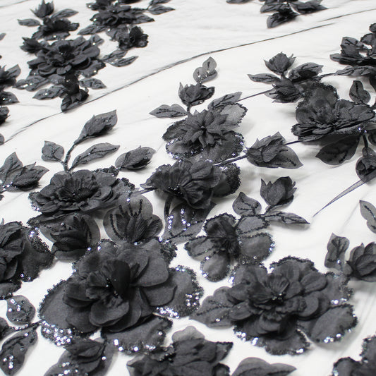 Tulle Ricamato con Fiori in Organza, Perline, Coralli e Paillettes