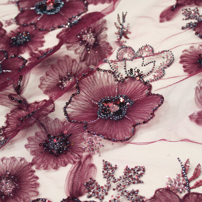Tulle Ricamato con Fiori in Tulle, Paillettes e Corallini
