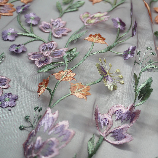 Tulle Ricamato Lavanda con Fiori Pesco in Lurex