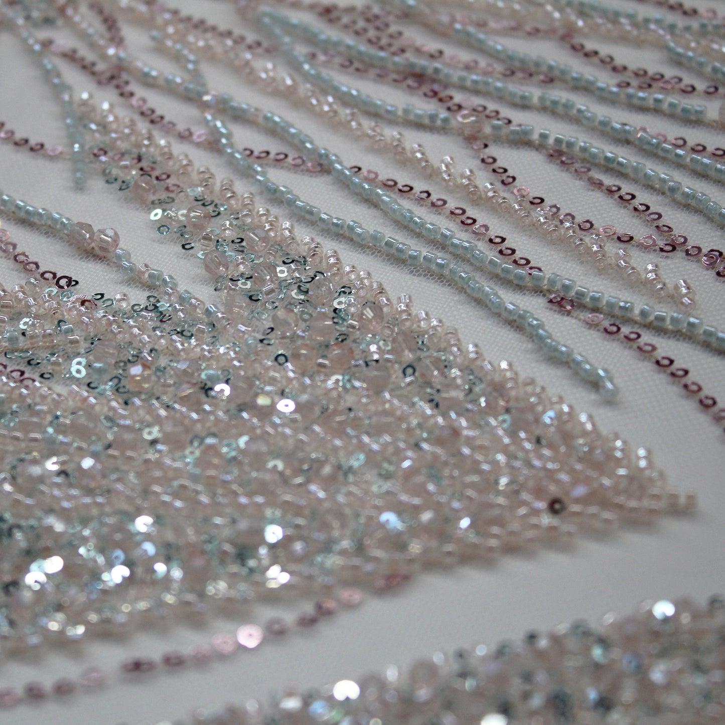 Tulle Ricamato con Pailettes Multicolor con Motivo Naturale Ramage