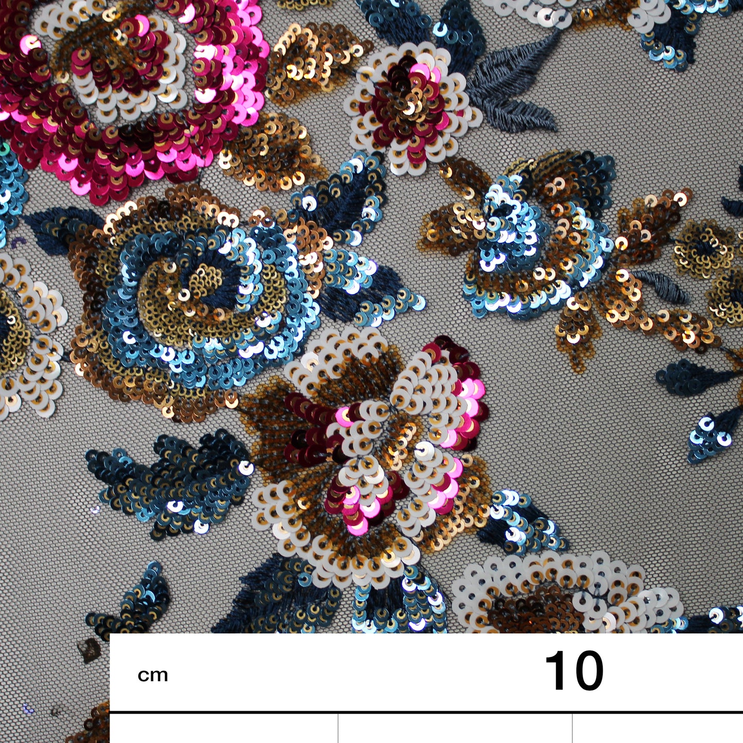 Tulle Ricamato con Paillettes e Mazzi di Fiori