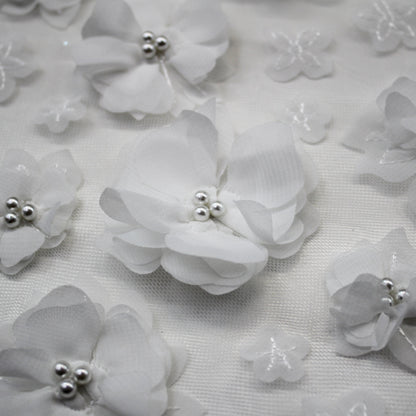 Tulle Ricamato con Perline su Fiori a Rilievo in Voile